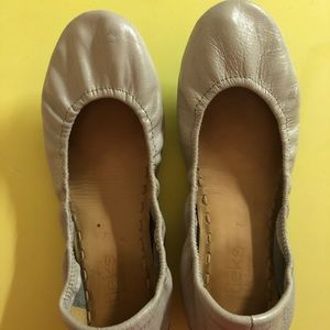 Size 7 tieks in retired color, feather grey.